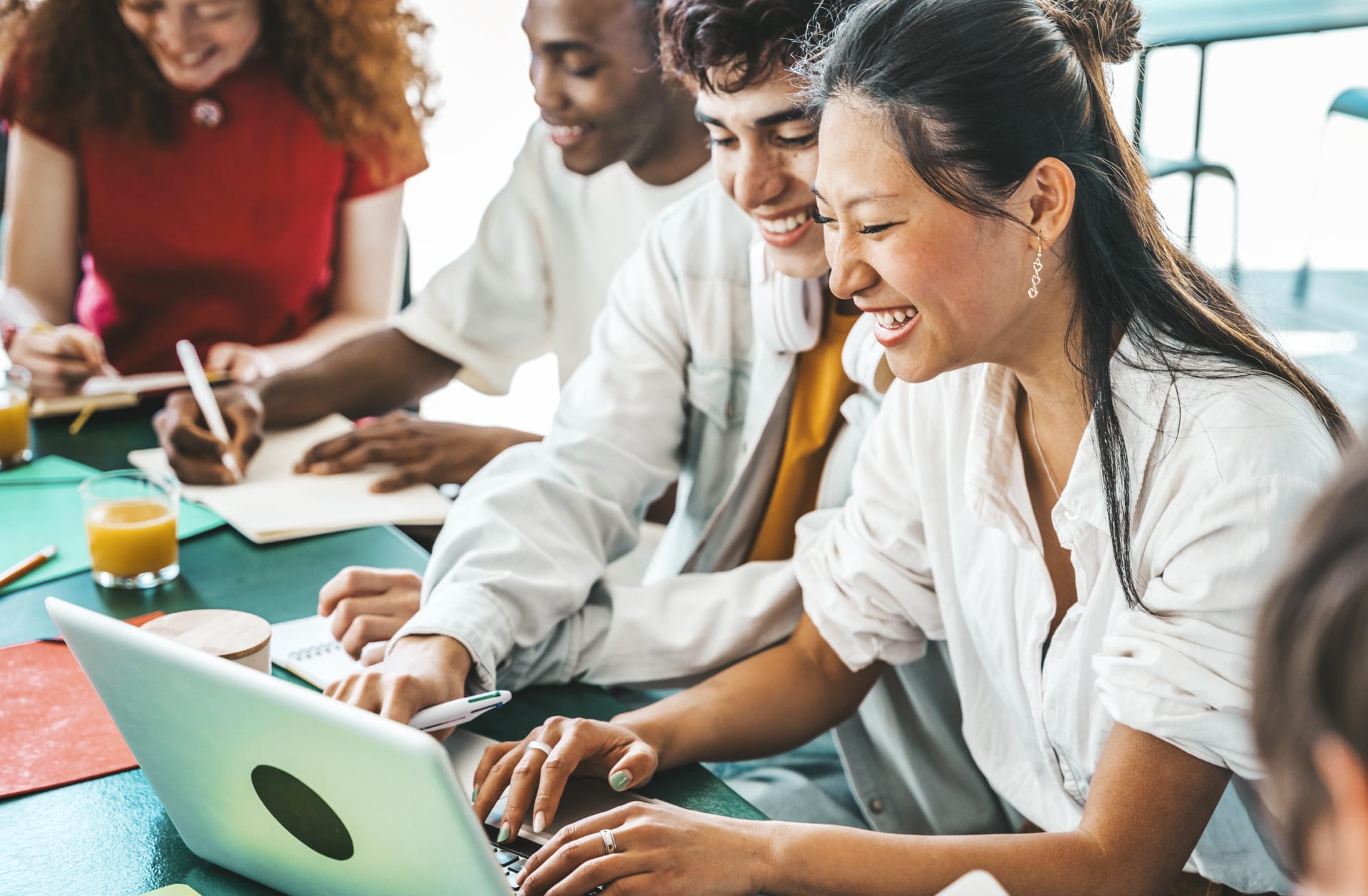 La terza e la quarta edizione del Bando Premi di Laurea “Carlo Saetti – Opocrin S.p.A.” per studentesse e studenti Unimore